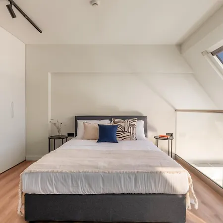 Exceptional Living Lofts By Upstreet Apartment